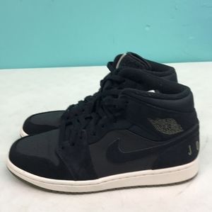 AJ1 Mid